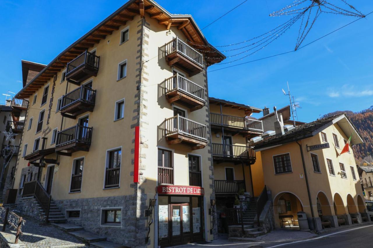 Art Hotel Grandes Murailles Valtournenche Exteriör bild
